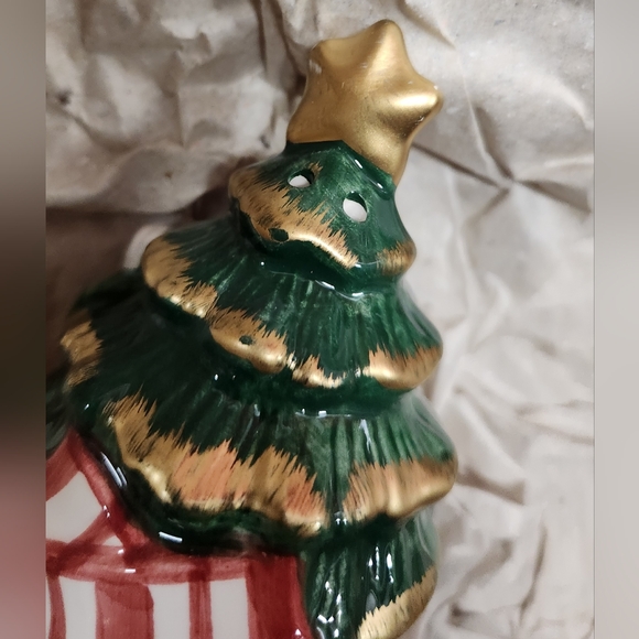 Holiday Traditions Vintage Ceramic 3" Santa Salt and Pepper Shaker - Picture 6 of 8